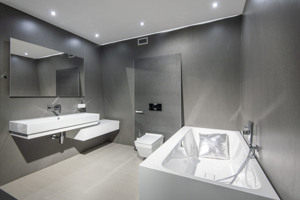 Funkční koupelna ve stylu moderní elegance